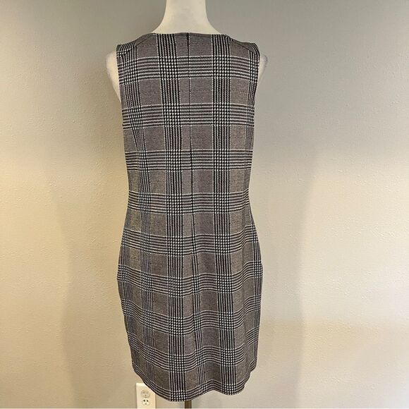 Sleeveless Black and White houndstooth Plaid print knee length Dress - Picture 6 of 12